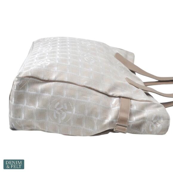 Chanel  Travel Line Beige Nylon/Leather Tote Bag Shoulder Bag/Purse/Carry On - Picture 4 of 16